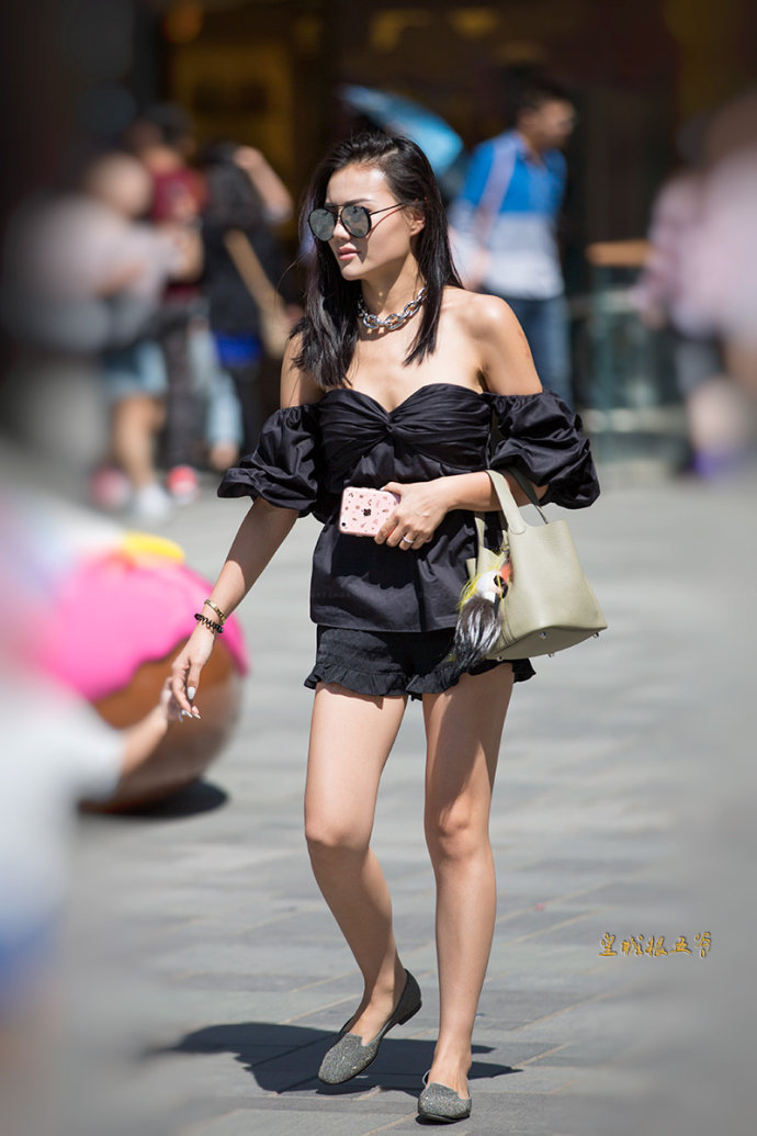 北京夏日里三里屯的时尚女人们街拍