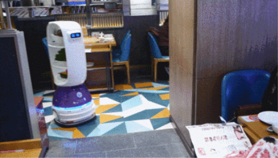 惊呆！这台送餐机器人竟然懂得“礼让行人”？！